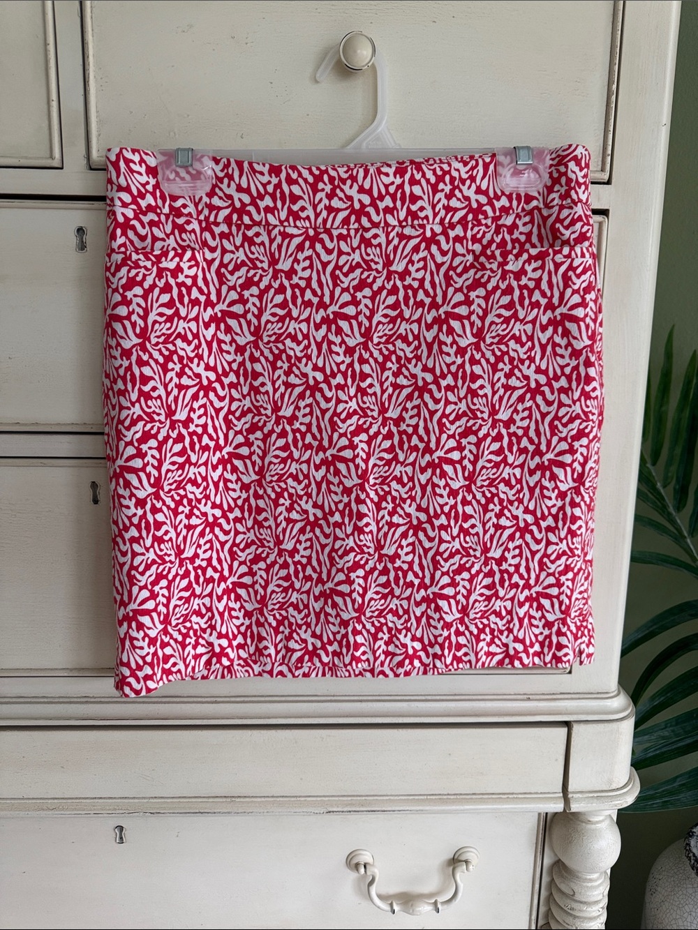 Chico's White and Pink Coral-Print Mini Skirt size 6